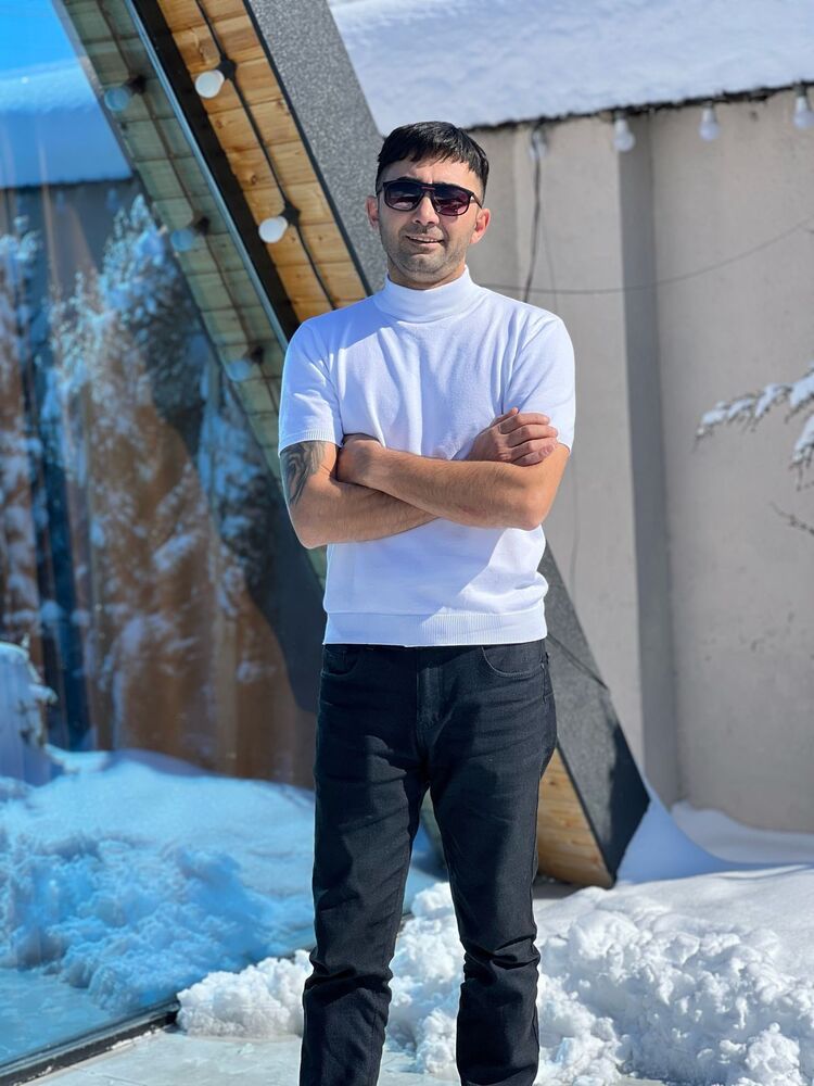  49942945  Ramin, 37 ,    