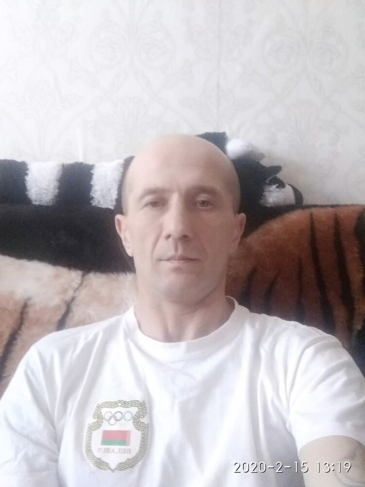  19045105  Dmitrii, 51 ,    