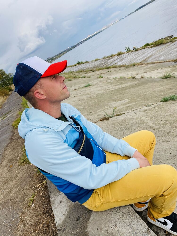  38114565  Artem, 38 ,    