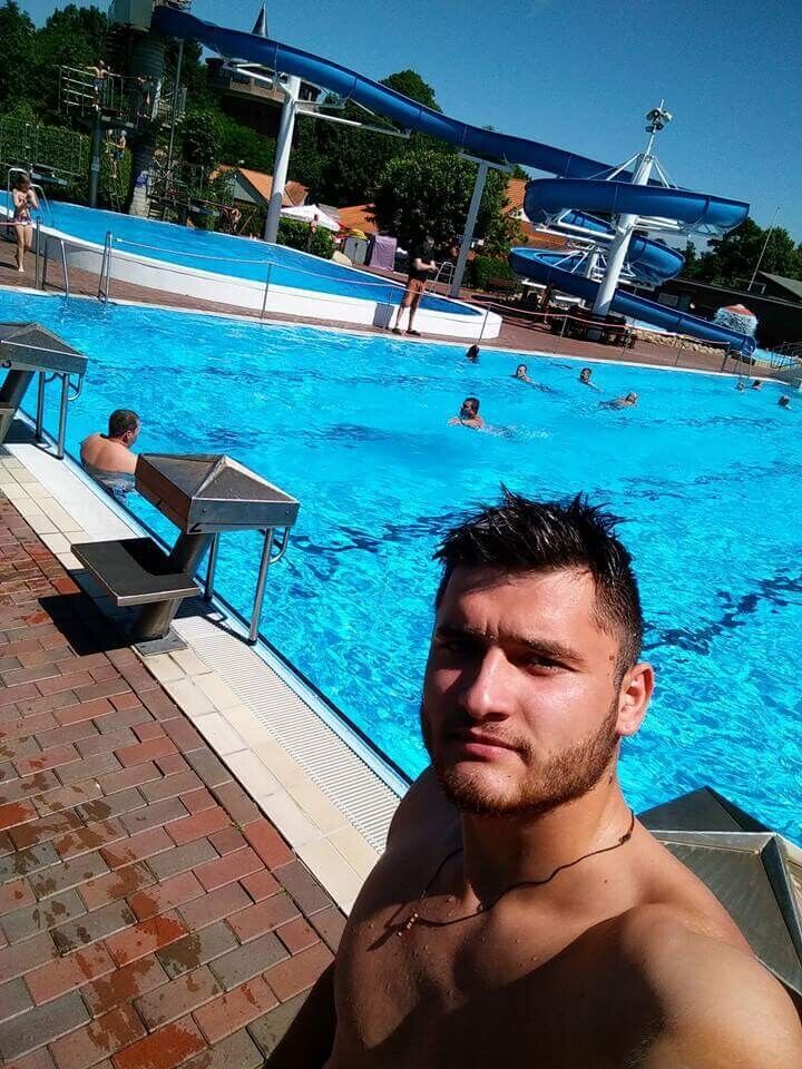  21405505  Vladislav, 30 ,    
