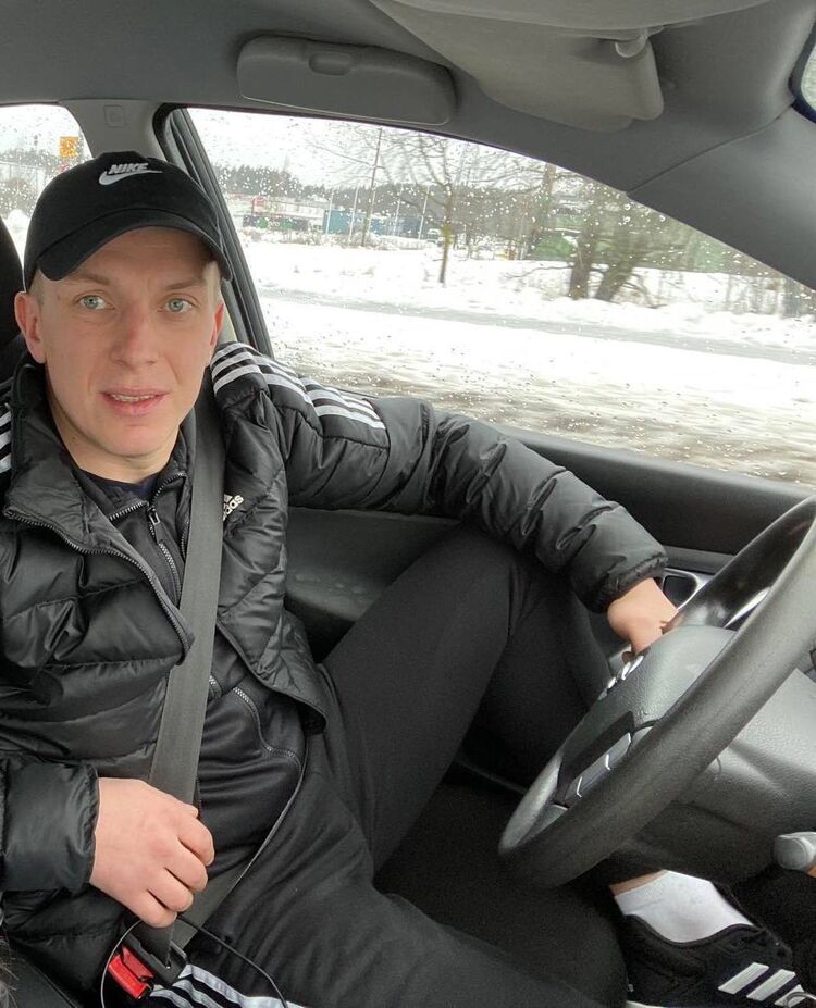  44987715  Oleksandr, 36 ,    