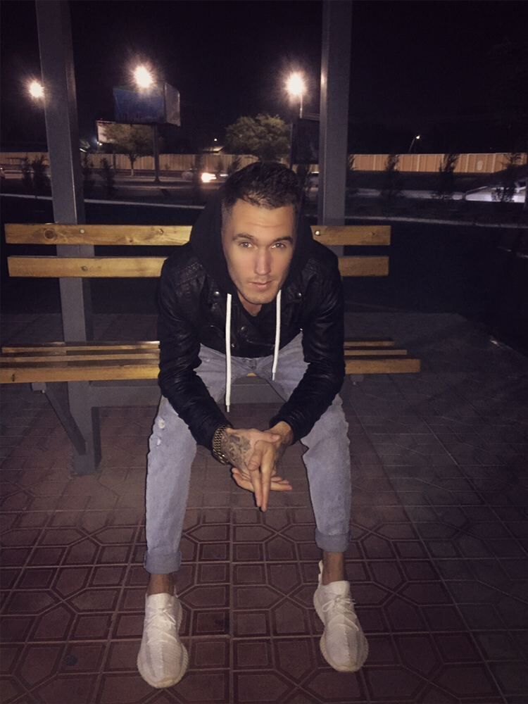  22848245  Blvck, 29 ,    