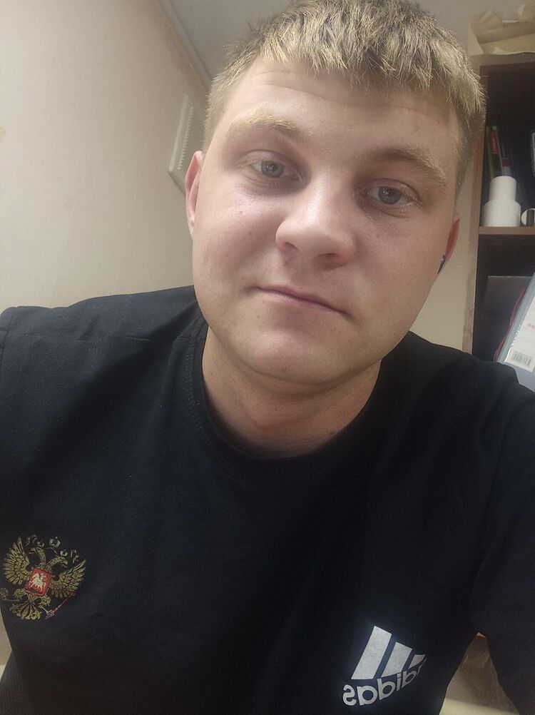  33326385  Ilya, 24 ,    