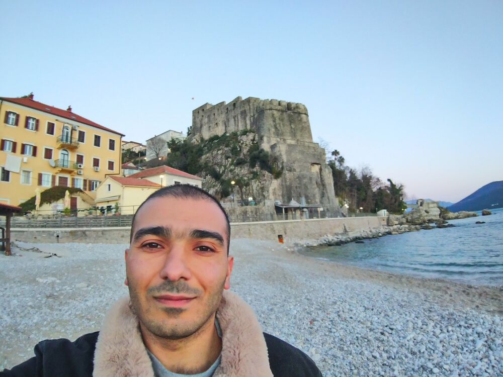  18564965  Fuad, 37 ,    Podgorica