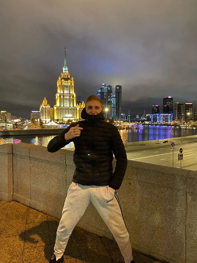  31083115  Denis, 25 ,    