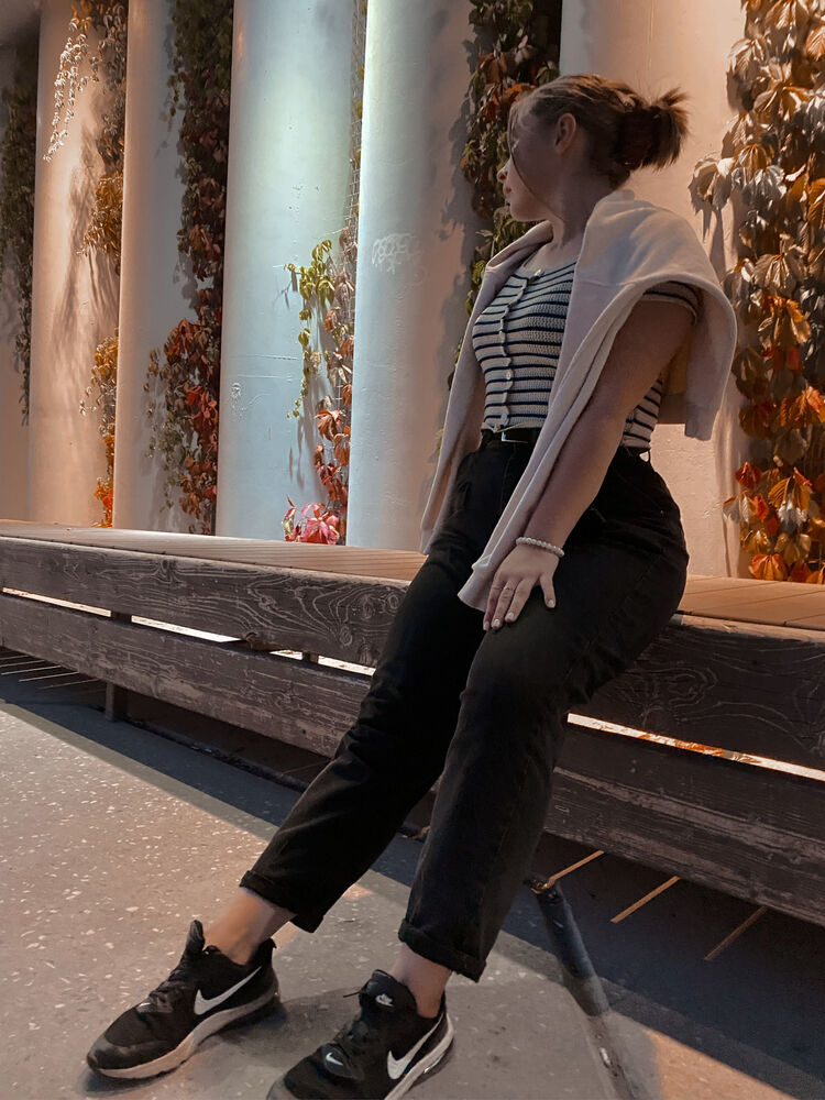  -,   Lina, 21 ,   ,   