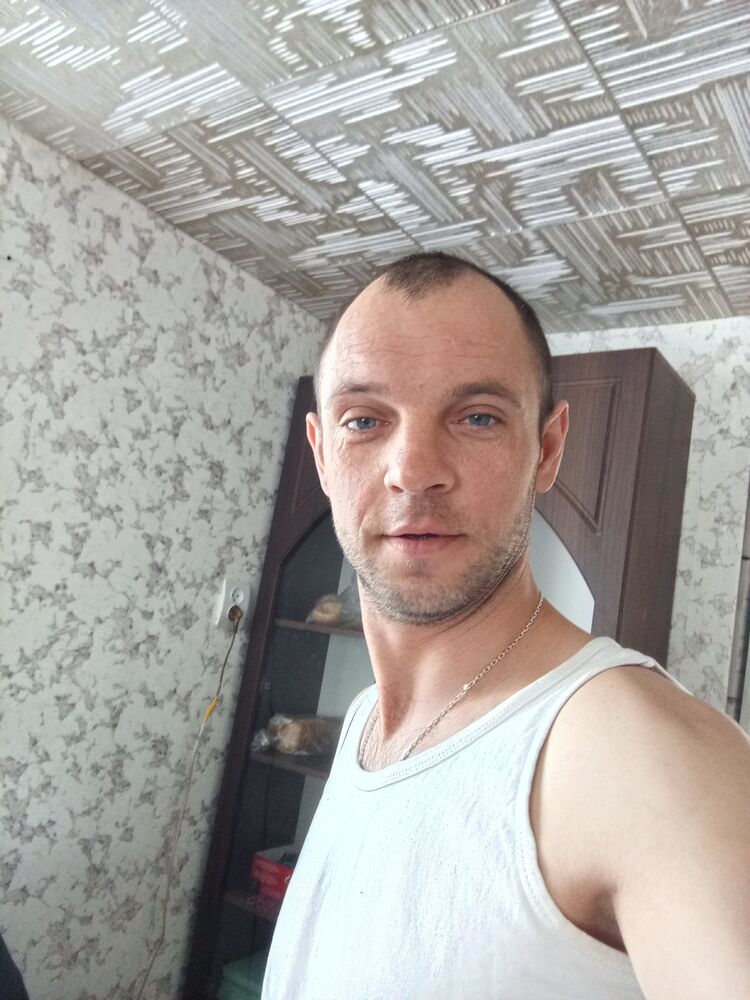  43430805  Petr, 36 ,    