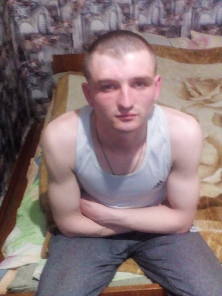  17327455  Viktor, 32 ,    