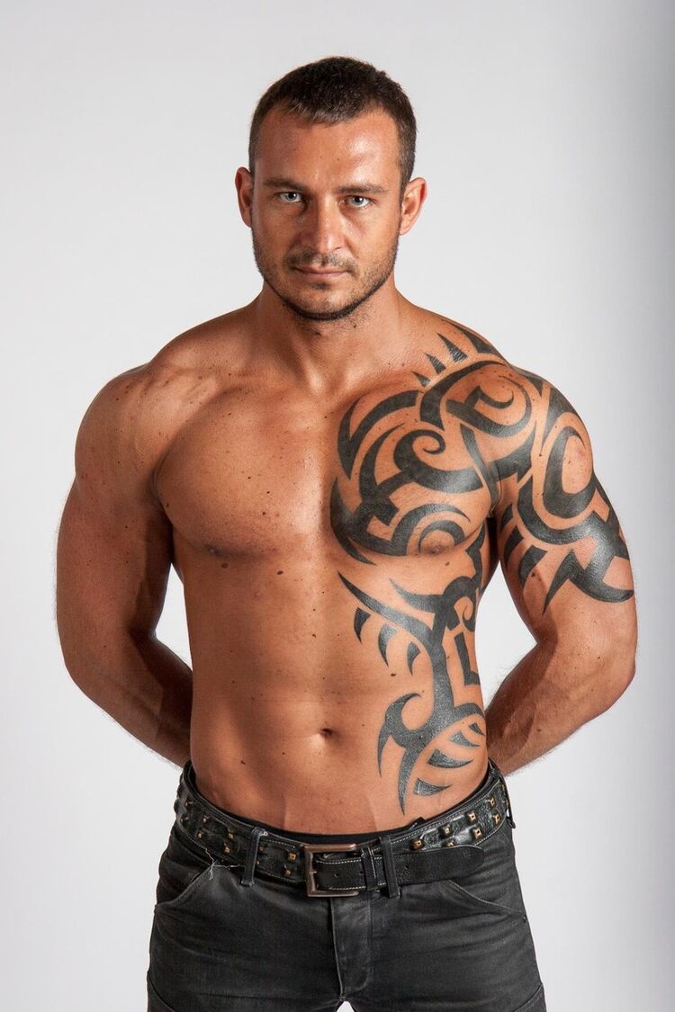  ,   Artur, 39 ,   