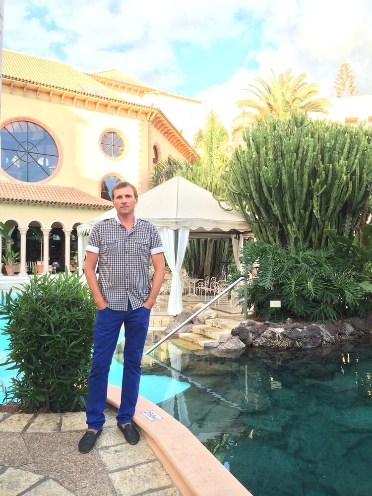  ,   LEO, 53 ,   ,   , c 