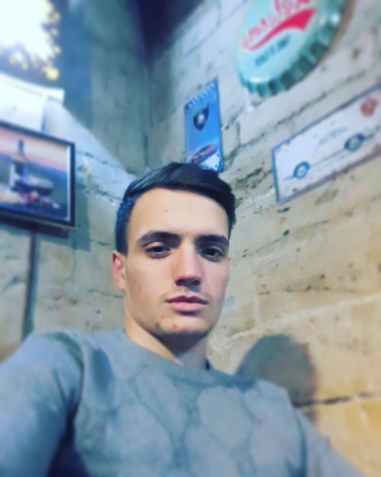  18728855  Karim, 31 ,    