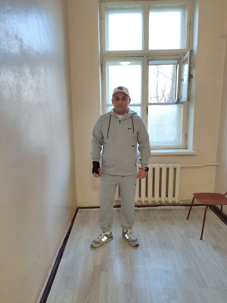  42616285  Aleksandar, 34 ,    