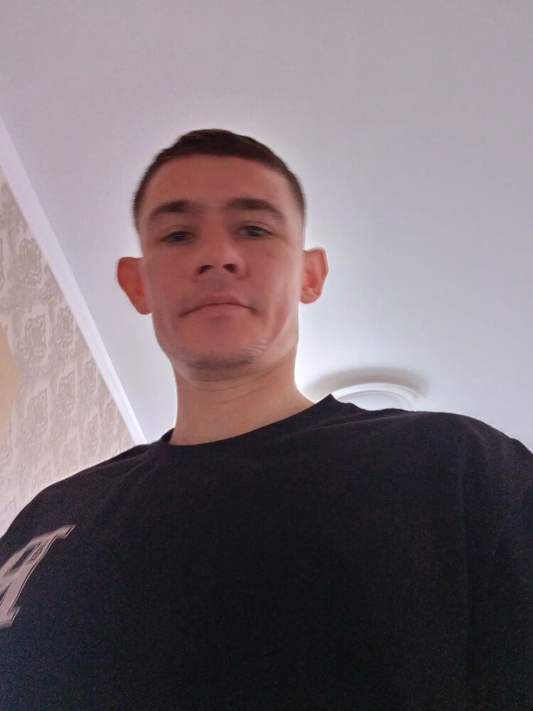  49634895  Dominik, 33 ,    --