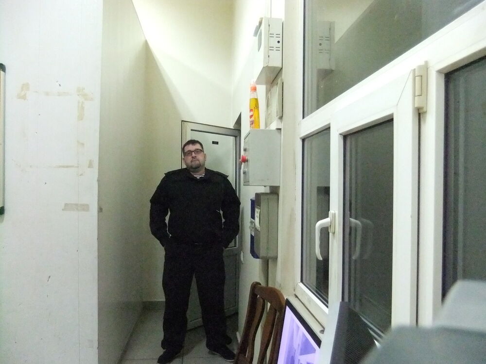  9876025  Denis, 47 ,    