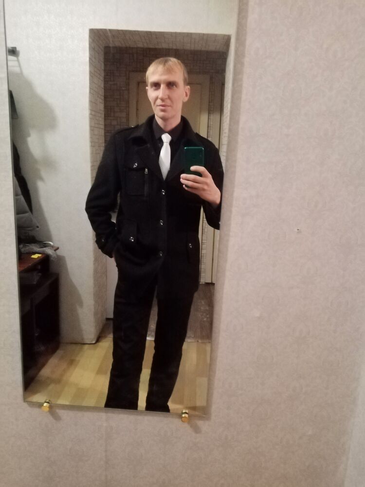  49526615  Dmitri, 36 ,    