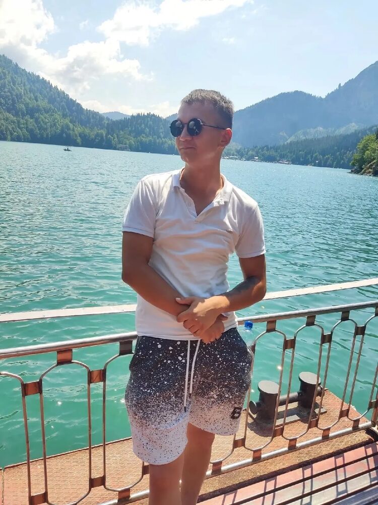  ,   Artur, 25 ,   ,   
