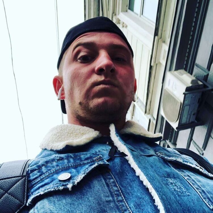  ,   Artur, 28 ,   ,   