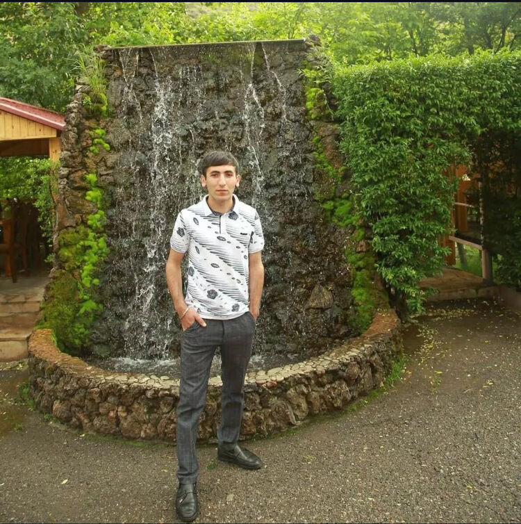  52964205  Arman, 21 ,    