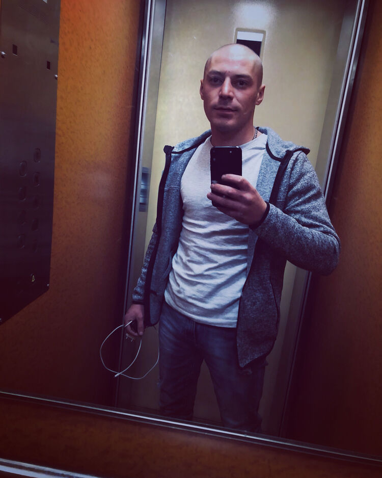 25022865  Andrej, 28 ,    Rokycany