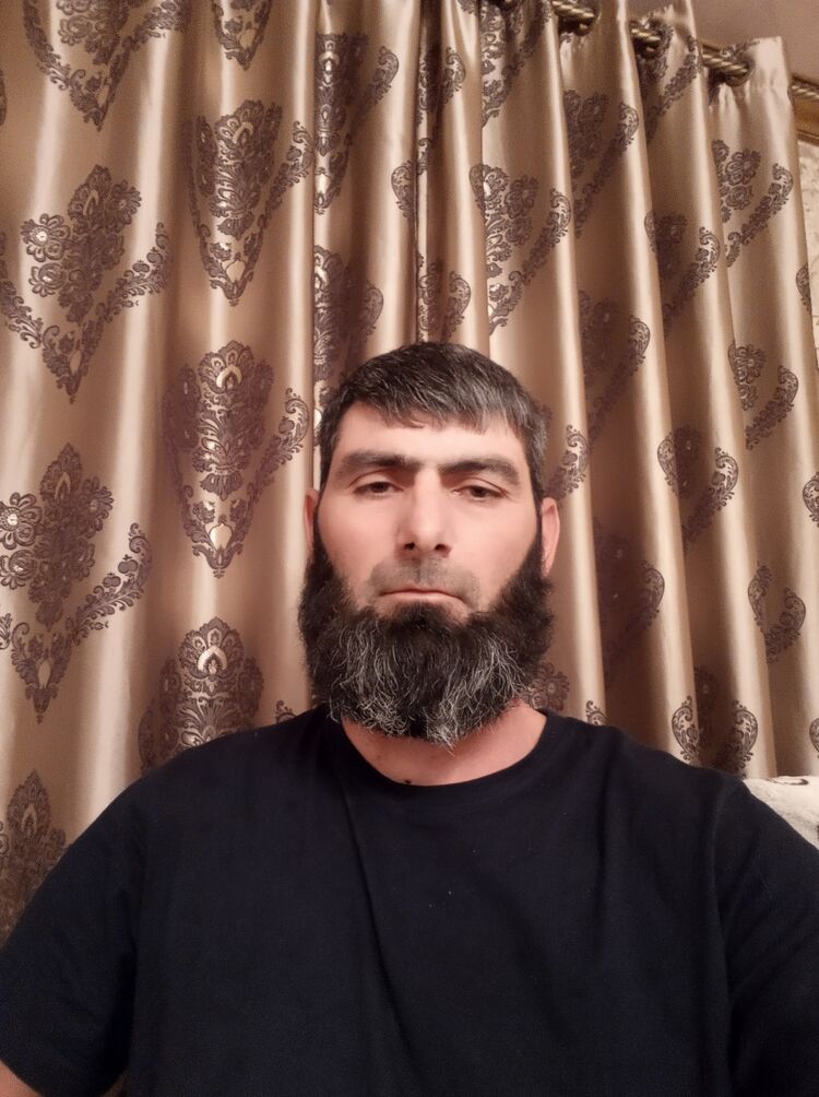  37342685  Rasul, 41 ,    