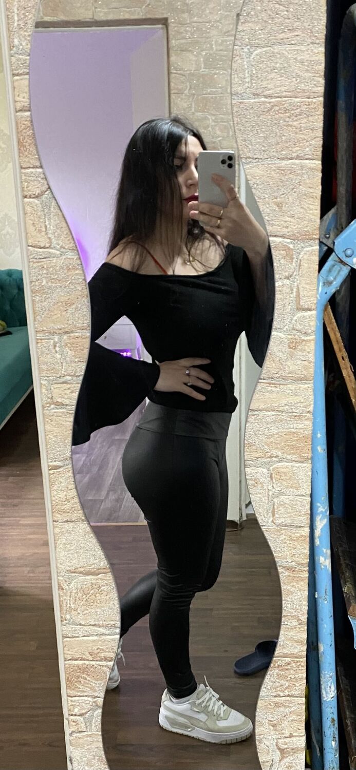  ,   Kira, 22 ,   ,   