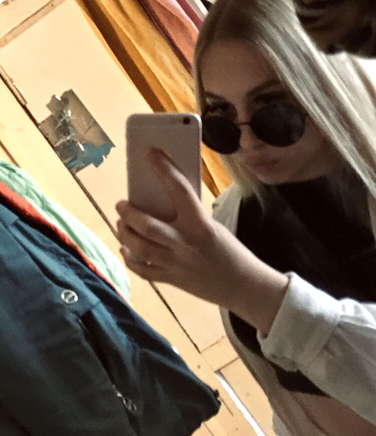  ,   Maria, 21 ,  