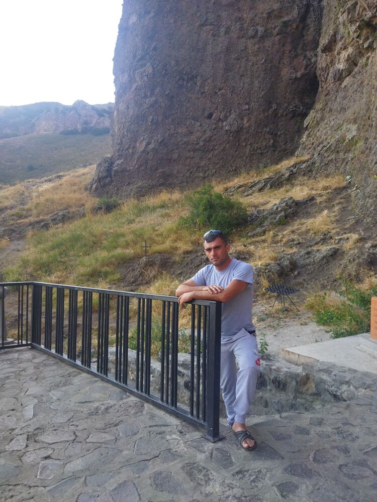  ,   Rostom, 39 ,   ,   