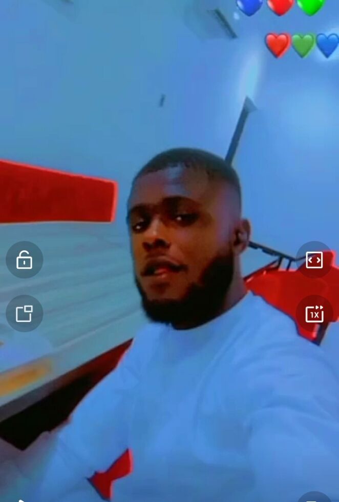  Lagos,   Delvis, 29 ,   ,   