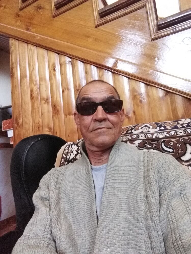  33877715  Vlad, 55 ,    