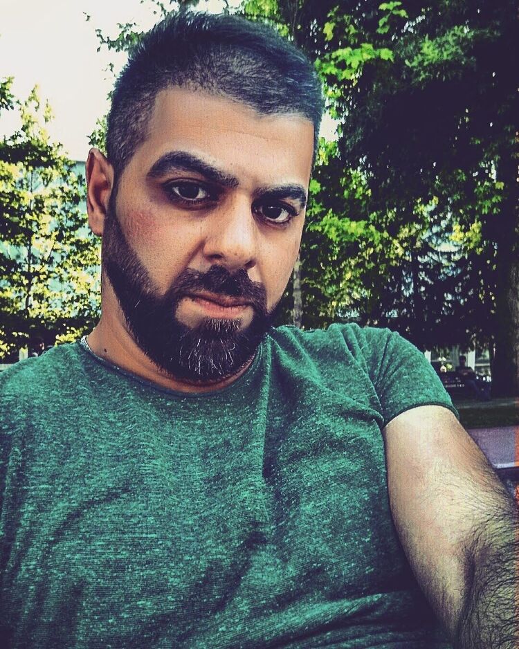  37643065  Ramin, 42 ,    