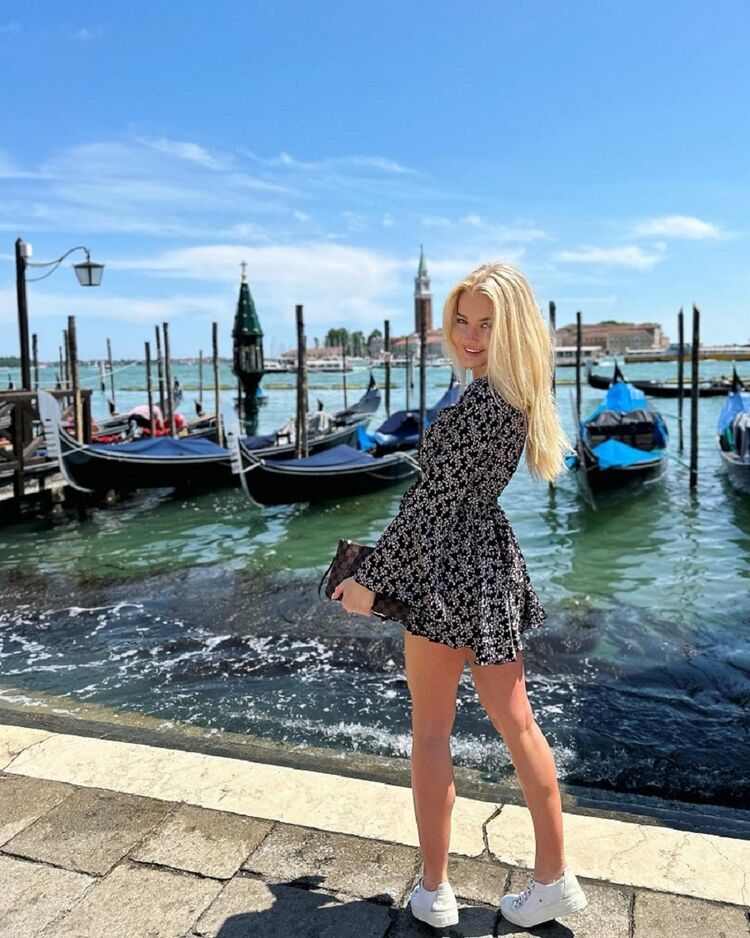  49187685  Aleksandra, 28 ,    
