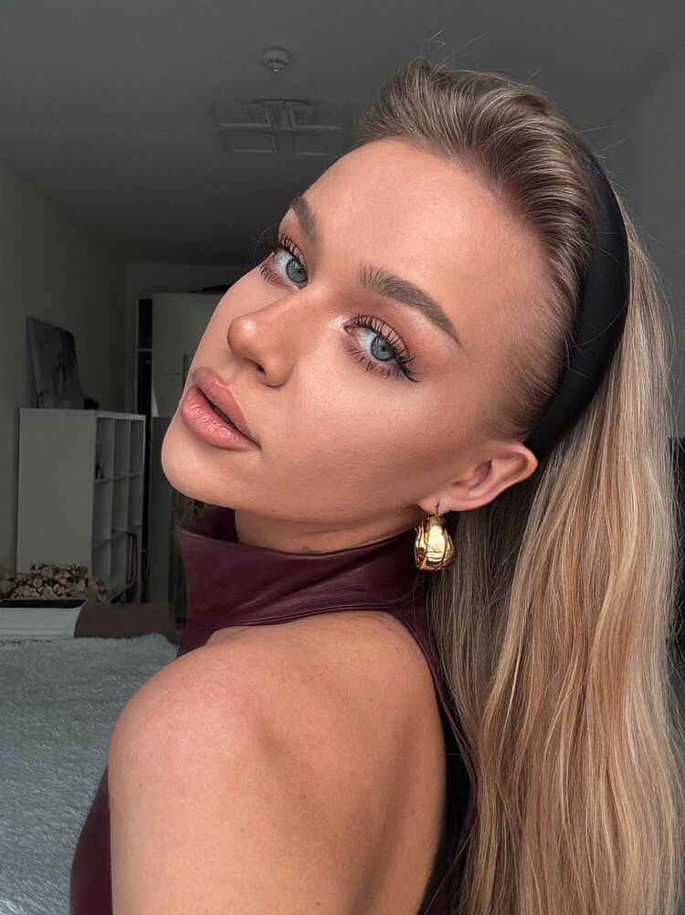 ���������� ������������, ���� ������� Adelina, 27 ���, ������������ ��� ������, ����� � ���������