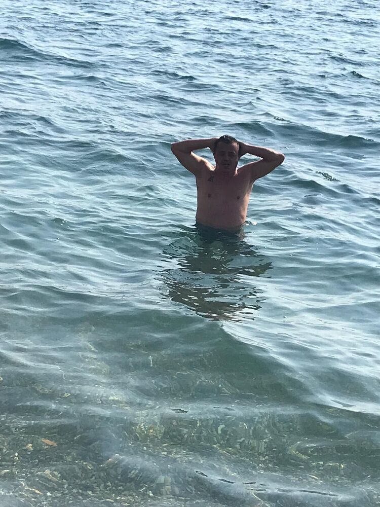  24615595  Oktay, 44 ,    