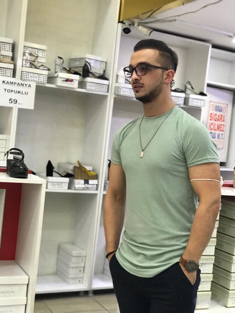 21956575  Emre, 34 ,    