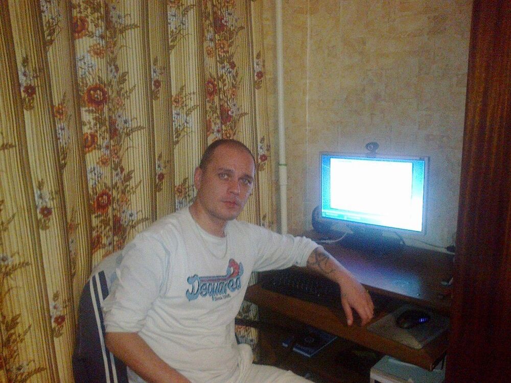  18869175  Konstantin, 41 ,    