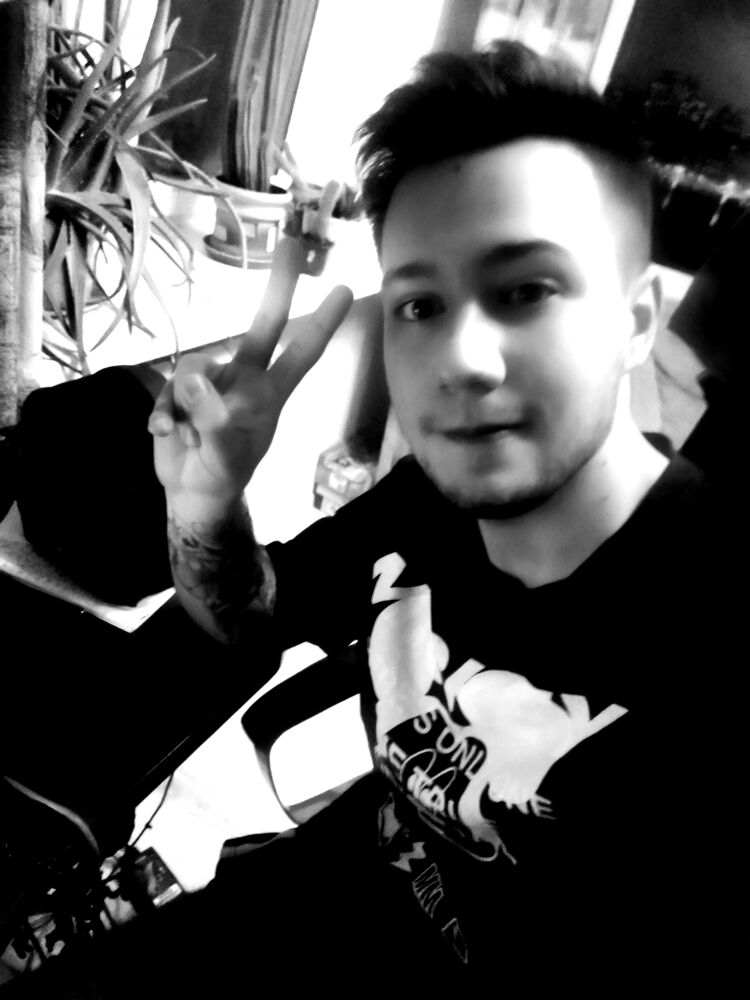  --,   Emil, 28 ,     , 