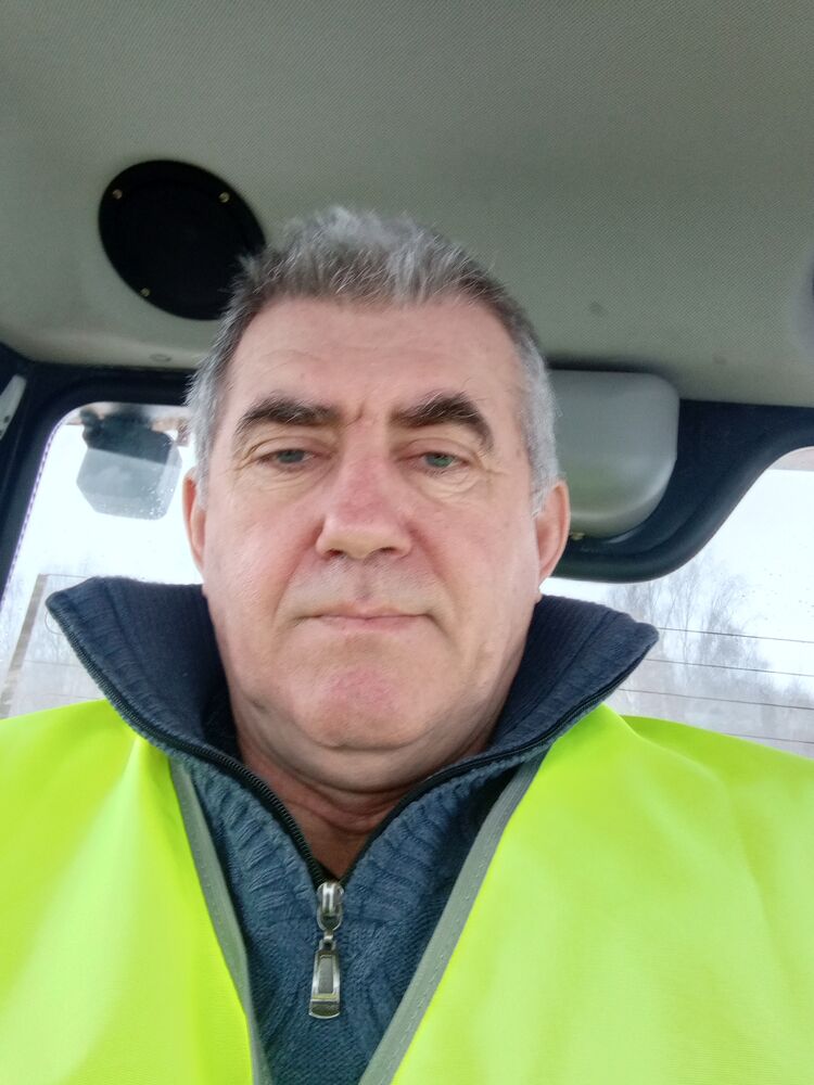  32760935  Petr, 59 ,    