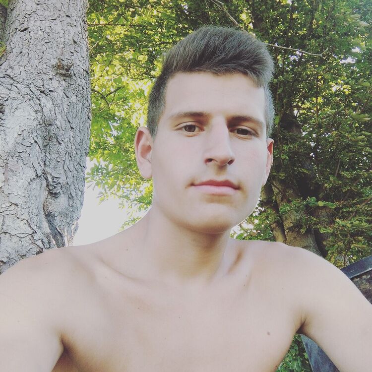  20622695  Slavik, 23 ,    