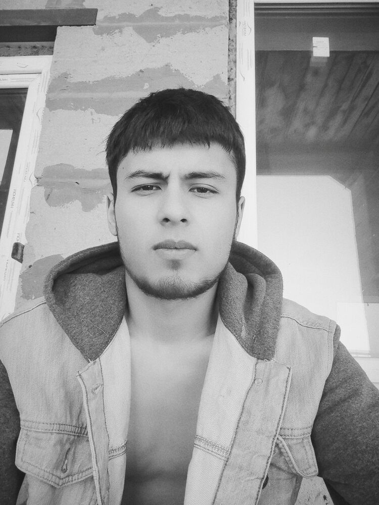  42923405  Ali, 23 ,    