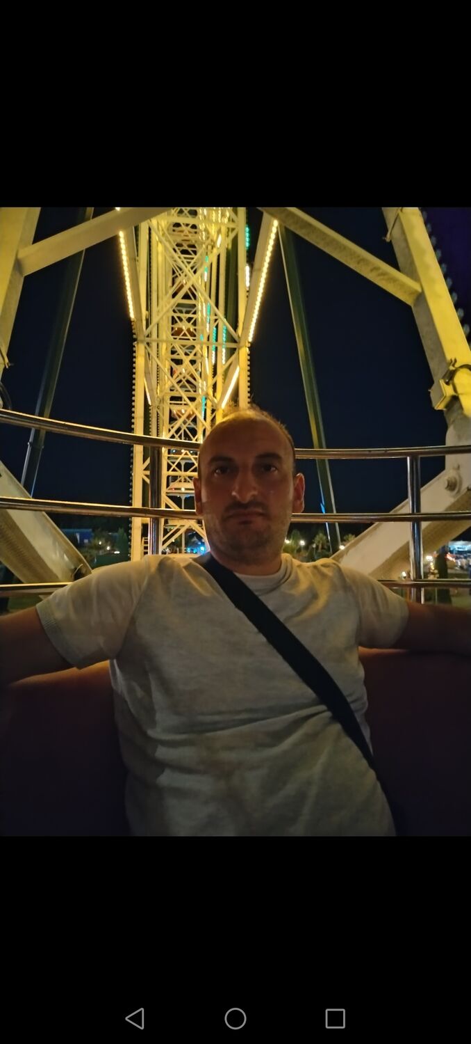  52578865  Hayk, 38 ,    