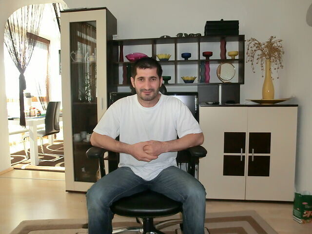  43651475  Martin, 43 ,    