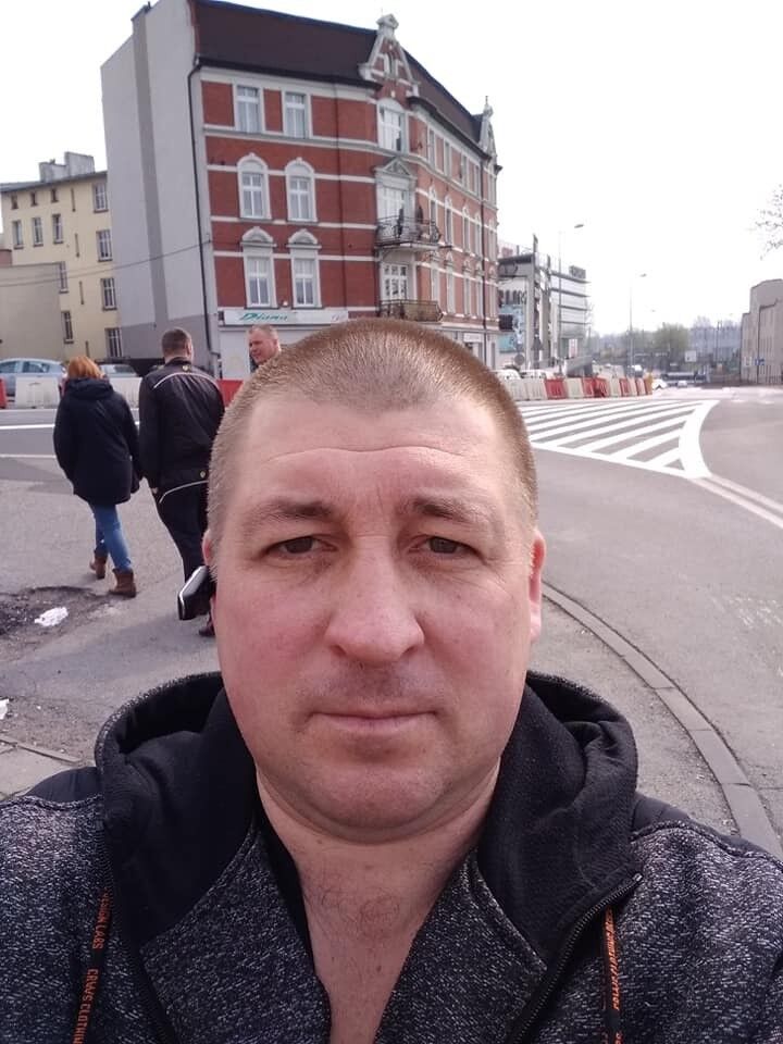  17697745  Serhii, 50 ,    