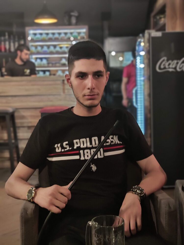  23882955  Hovhannes, 25 ,    