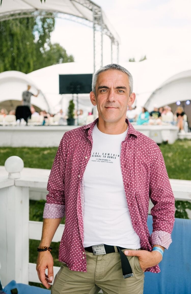  37287895  Nayrust , 40 ,    