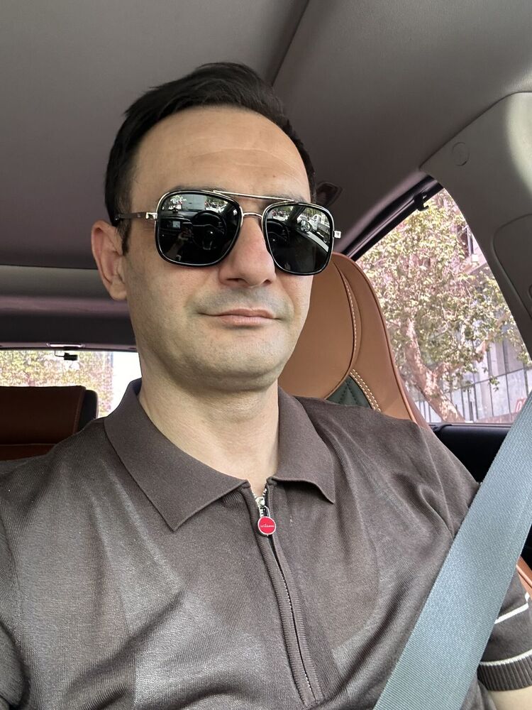  44263695  Niko, 40 ,    