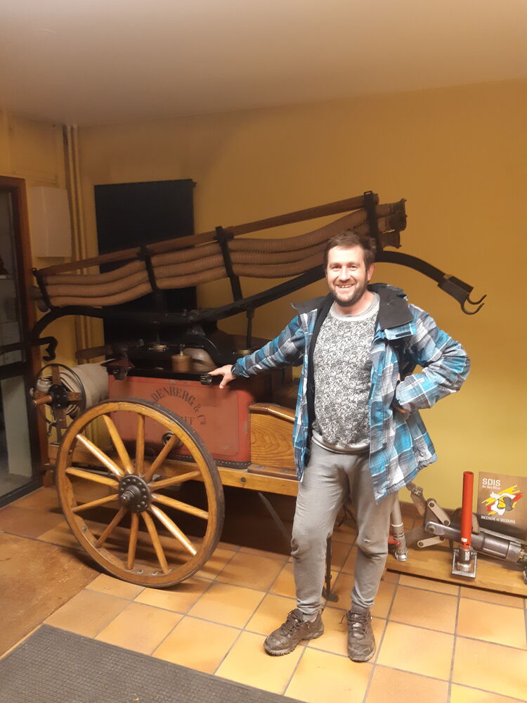  40226085  , 44 ,    