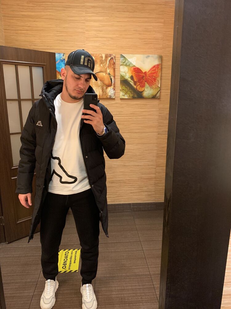  27041275  Arturo, 35 ,    -