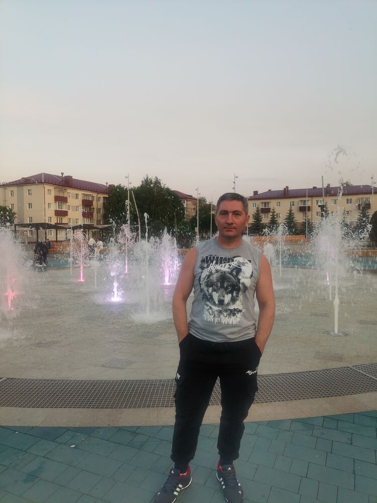  ,   Nik, 48 ,     