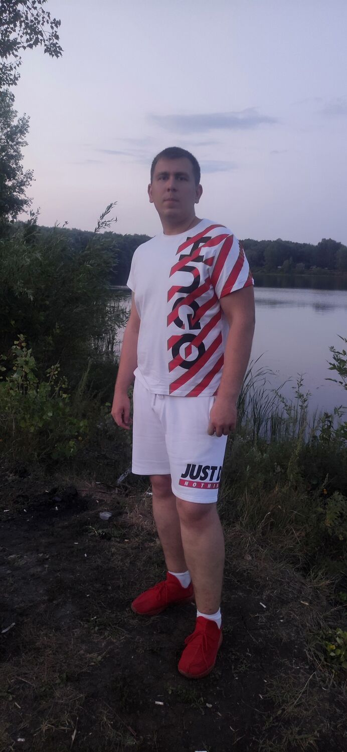  28230105  Ilya, 32 ,    