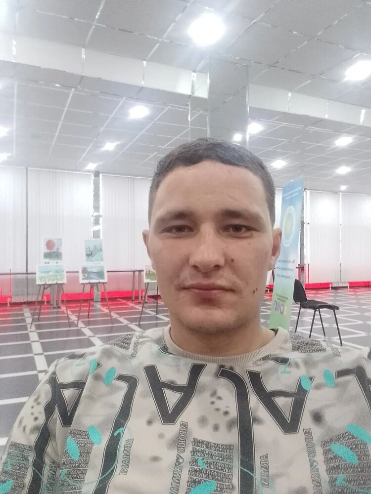  33792505  Anton, 32 ,    